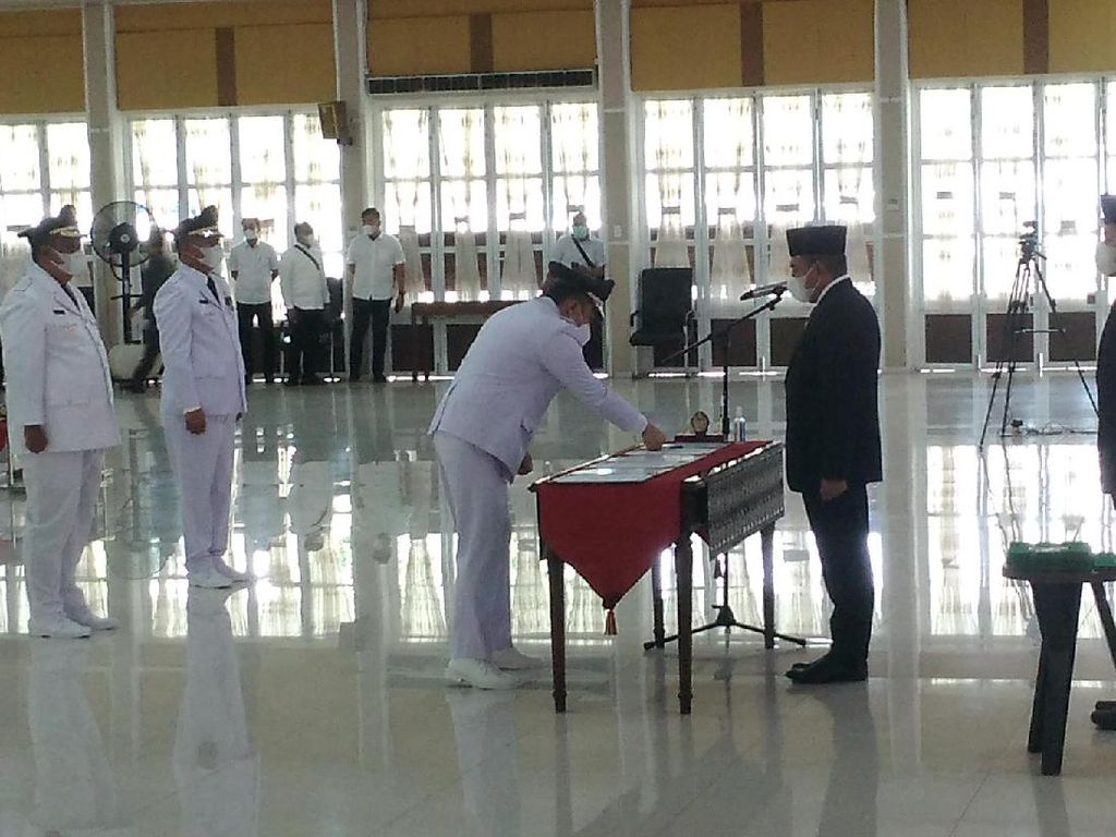 Gubsu Edy Lantik 3 Pj Bupati di Sumut, Ingatkan Tak Campuri PSU Gubsu Edy Lantik 3 Pj Bupati di Sumut, Ingatkan Tak Campuri PSU