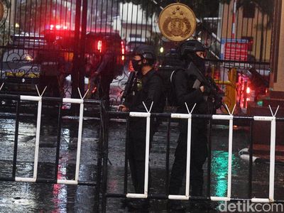 Mabes Polri Dijaga Ketat Usai Diserang Perempuan Berpistol