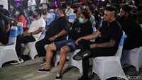 Sejumlah artis hadir dalam acara tersebut. 
