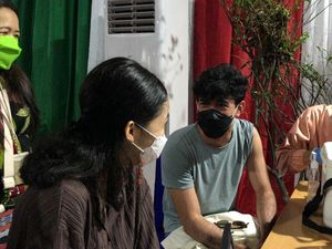 Reza Rahadian Takut Jarum Suntik, Cemas saat Jalani Vaksinasi Reza Rahadian Takut Jarum Suntik, Cemas saat Jalani Vaksinasi