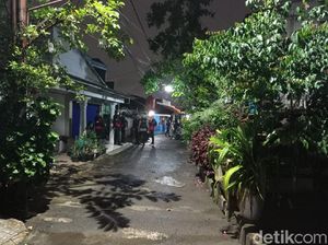 Rangkulan Tetangga demi Keluarga Zakiah Aini Tak Terkucilkan