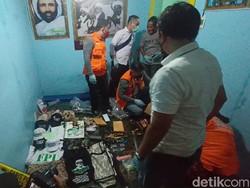 Sejumlah Barang Bukti Diamankan dari Rumah Terduga Teroris di Bandung