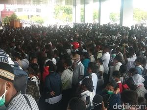 Honorer Pemda Papua Demo Kantor Gubernur, Tuntut Janji Angkat Jadi PNS