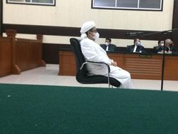 Hakim ke Habib Rizieq: Perbuatan Terdakwa Meresahkan Masyarakat