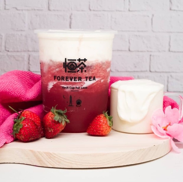 Strawberry Cheese Tea/instagram.com/forevertea.id Strawberry Cheese Tea
