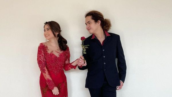 10 Momen Tissa Biani Mesra dengan Dul Jaelani, Kondangan Hingga Manggung