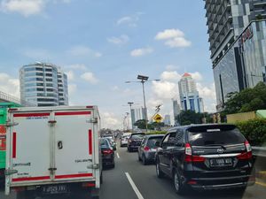 Tol Dalam Kota Macet dari Cawang hingga Semanggi