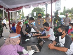 Program Vaksinasi Sukses, Lombok Timur Borong Penghargaan Kampung Sehat