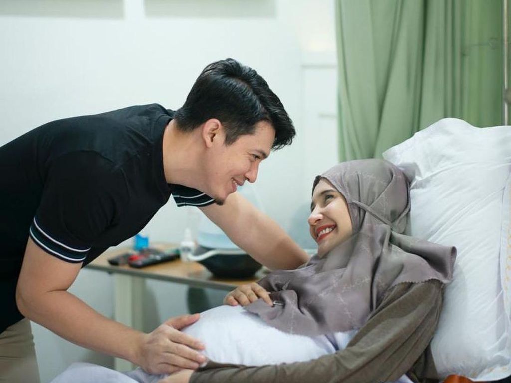 Zaskia Sungkar Pamer Foto Bayi, Netizen Sebut Hasil Bibit Unggul Zaskia Sungkar Pamer Foto Bayi, Netizen Sebut Hasil Bibit Unggul