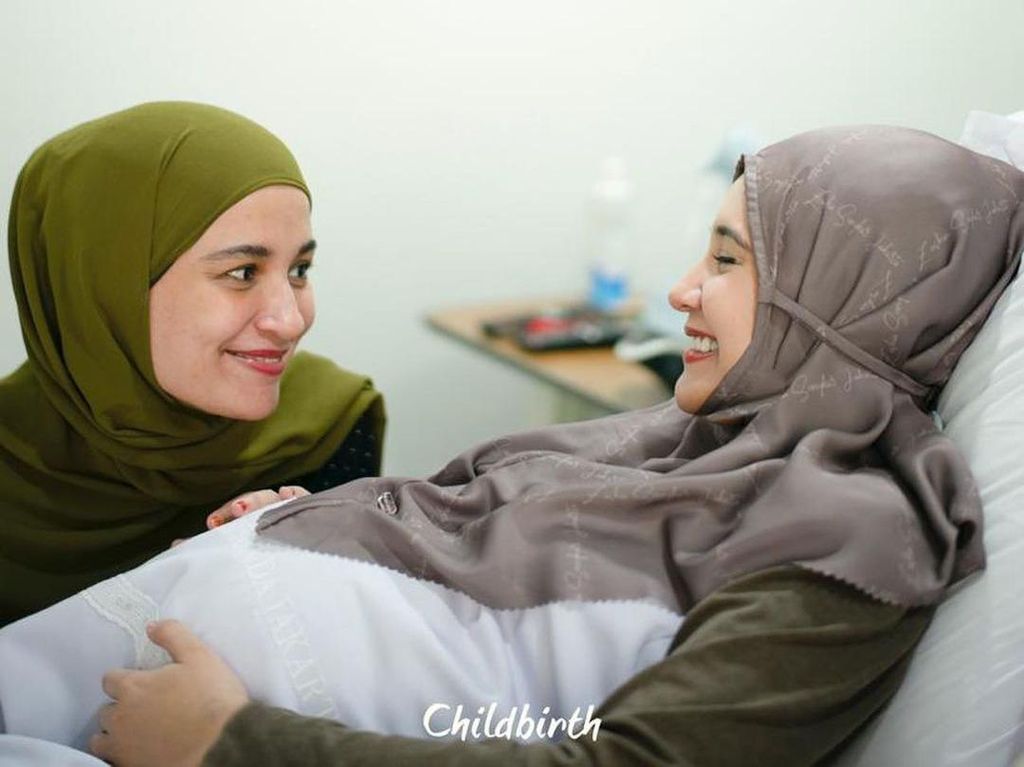 Zaskia Sungkar Melahirkan, Shireen: Diberi Ujian Dibarengi Kebahagiaan! Zaskia Sungkar Melahirkan, Shireen: Diberi Ujian Dibarengi Kebahagiaan!