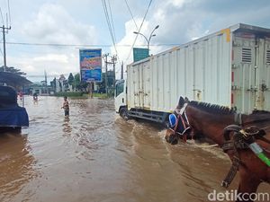 Sempat Diguyur Hujan Deras, Baleendah Bandung Terendam Banjir
