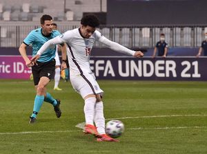 Duh, Curtis Jones Baku Hantam di Laga Timnas Inggris U-21