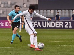 Duh, Curtis Jones Baku Hantam di Laga Timnas Inggris U-21