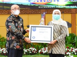 Raih Penghargaan Badan Kepegawaian Negara, Khofifah Minta ASN Perkuat Digitalisasi