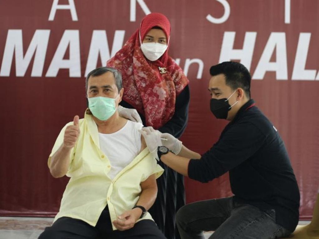 Sempat Terpapar Corona, Gubernur Riau Jalani Vaksinasi