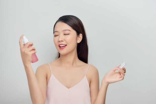 Gunakan Sebagai Face Mist yang menyerap ke dalam kulit/freepik.com