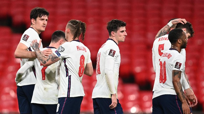 LONDON, ENGLAND - MARCH 31: Harry Maguire of England celebrates with Phil Foden, Kalvin Phillips and Mason Mount after scoring their sides second goal during the FIFA World Cup 2022 Qatar qualifying match between England and Poland on March 31, 2021 at Wembley Stadium in London, England. Sporting stadiums around the UK remain under strict restrictions due to the Coronavirus Pandemic as Government social distancing laws prohibit fans inside venues resulting in games being played behind closed doors. (Photo by Andy Rain - Pool/Getty Images)