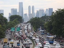 Ketemu Pengendara Arogan di Jalan, Viralkan!
