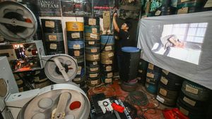 Dihantam Pandemi, Jasa Sewa Layar Tancap Turun Drastis