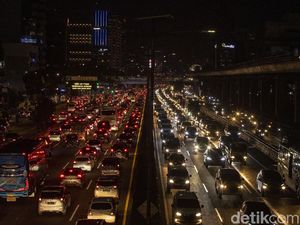 Tol Sering Macet Bikin Duit Rp 4,4 T Menguap Tol Sering Macet Bikin Duit Rp 4,4 T Menguap
