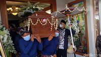 Jenazah KGPH Hadiwinoto Dilepas ke Pemakaman