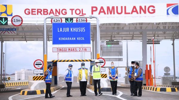 Momen Jokowi Tinjau Tol Pamulang-Serpong yang Baru Diresmikan