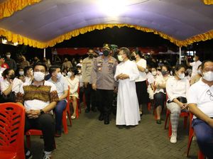 Potret Kapolri Kunjungi Gereja di Manado Pastikan Paskah Aman