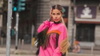 Kemudian, Sergio Aguero digosipkan sempat berpacaran dengan Zoe Cristofoli. Keduanya kerap tertangkap kamera di klub malam, tapi sama sekali tidak pernah memberikan konfirmasi hubungannya (Instagram)
