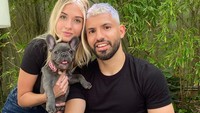  Kini Aguero menjalin cinta dengan model bernama Sofia Calzetti. Sofia masih berusia 24 tahun dan keduanya kerap terlihat mesra di media sosial (Instagram)