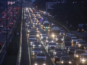 Tol Cipularang Arah ke Jakarta Dipadati Kendaraan Malam Ini Tol Cipularang Arah ke Jakarta Dipadati Kendaraan Malam Ini