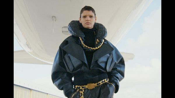 10 Koleksi Busana Balmain Fall/Winter 2021, Dipamerkan di Pesawat