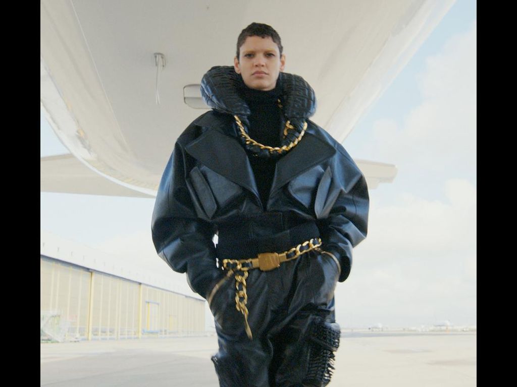 10 Koleksi Busana Balmain Fall/Winter 2021, Dipamerkan di Pesawat 10 Koleksi Busana Balmain Fall/Winter 2021, Dipamerkan di Pesawat