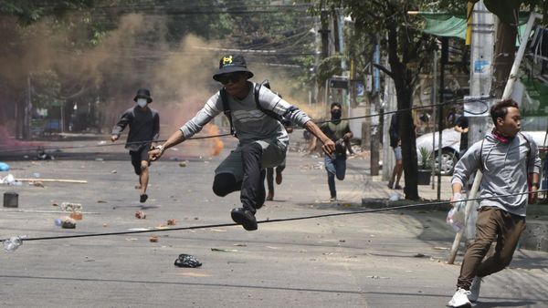 Korban Berjatuhan, Pendemo Myanmar Terus Beraksi