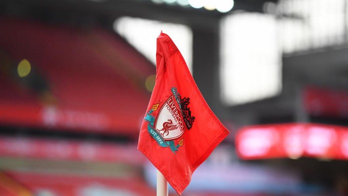 LIVERPOOL, ENGLAND - JANUARY 17: Detailed view of a Liverpool badge on a corner flag inside of the stadium ahead of the Premier League match between Liverpool and Manchester United at Anfield on January 17, 2021 in Liverpool, England. Sporting stadiums around England remain under strict restrictions due to the Coronavirus Pandemic as Government social distancing laws prohibit fans inside venues resulting in games being played behind closed doors. (Photo by Michael Regan/Getty Images)