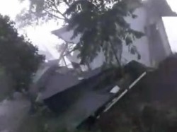 Longsor-Pergerakan Tanah di Batulawang Cianjur, Satu Rumah Warga Ambruk