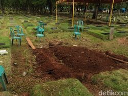 Zakiah Aini Penyerang Mabes Polri Sudah Dimakamkan Dini Hari Tadi