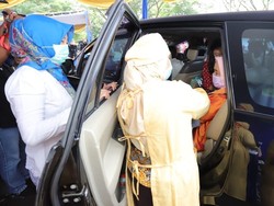 Mudahkan Lansia, Pemkot Malang Gelar Vaksinasi Drive Thru