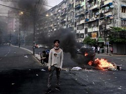 Junta Kembali Menggempur Bikin Puluhan Rumah di Kota Hancur