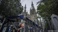 Penjagaan Gereja Katedral Jelang Pekan Suci Paskah