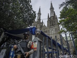 Penjagaan Gereja Katedral Jelang Pekan Suci Paskah Penjagaan Gereja Katedral Jelang Pekan Suci Paskah