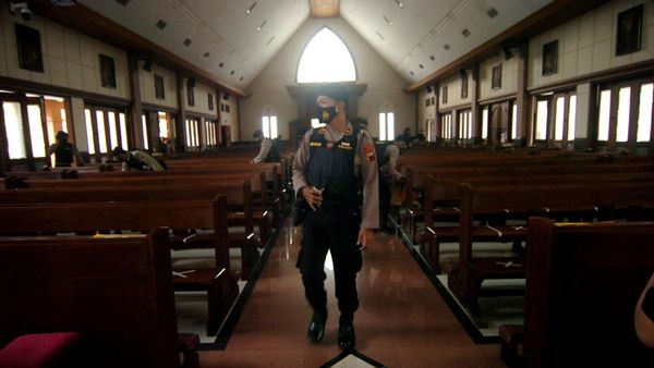 Potret Penjagaan Ketat Gereja di Indonesia Jelang Jumat Agung