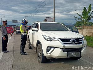 Polisi Berlakukan Penyekatan di Tol Soreang Jelang Libur Panjang