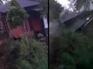 Detik-Detik Rumah di Cianjur Ambruk Akibat Pergerakan Tanah-Longsor Detik-Detik Rumah di Cianjur Ambruk Akibat Pergerakan Tanah-Longsor