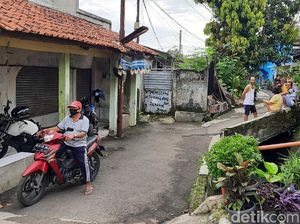 Zakiah Aini Sempat Pamit ke Ibunya Sebelum Keluar Rumah Menuju Mabes Polri Zakiah Aini Sempat Pamit ke Ibunya Sebelum Keluar Rumah Menuju Mabes Polri