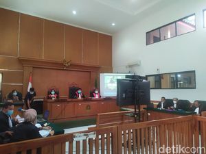 Pengacara Heran Jaksa Nilai Syahganda Berupaya Turunkan Presiden Pengacara Heran Jaksa Nilai Syahganda Berupaya Turunkan Presiden