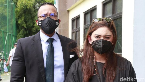 Thalita Latief Serba Hitam di Sidang Cerai, Fakta Gelap Dennis Terungkap