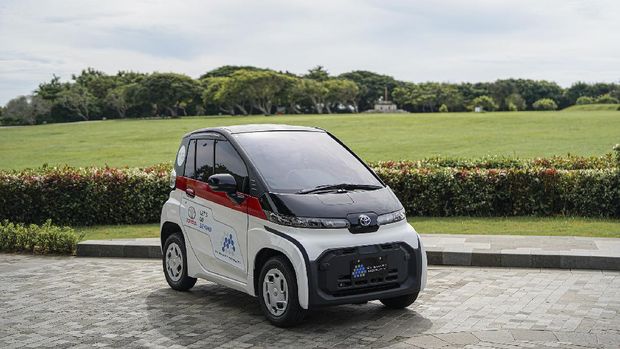 Mobil listrik dua penumpang Toyota C+pod