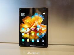 Harga Ponsel Lipat Kini Semakin Murah