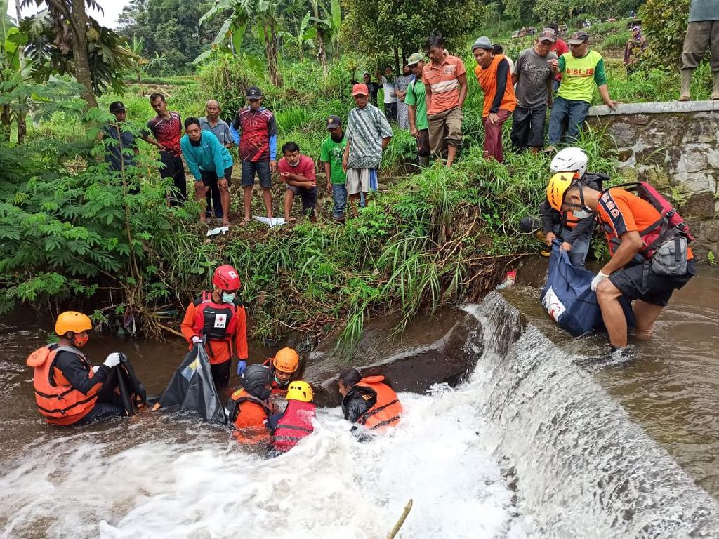 Balita di Magetan Tewas Terseret Arus Sungai Balita di Magetan Tewas Terseret Arus Sungai