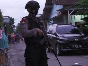 Densus Geledah Rumah Terduga Teroris di Banyumas